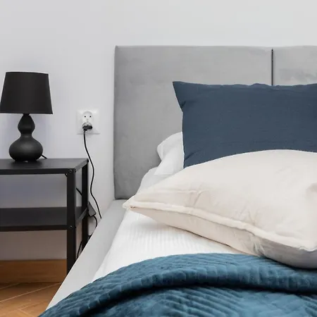 Apartment Kollataja With Parking By Renters Prestige *